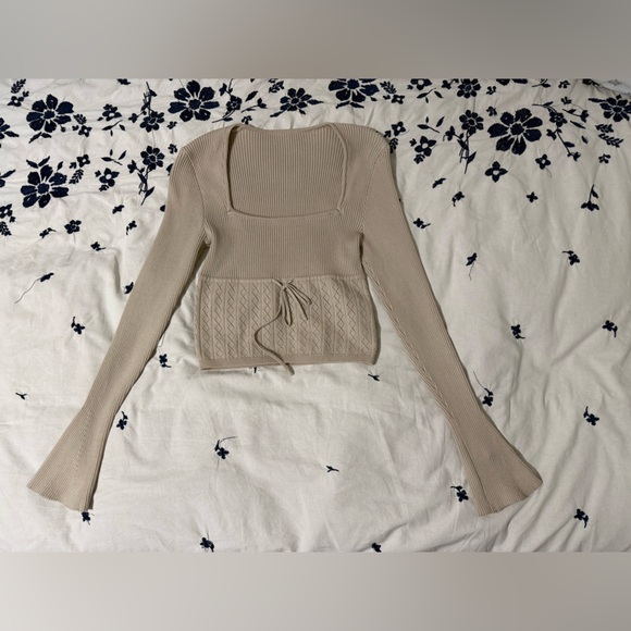 SHEIN cream long sleeve crop top with tie detail - Picture 2 of 4